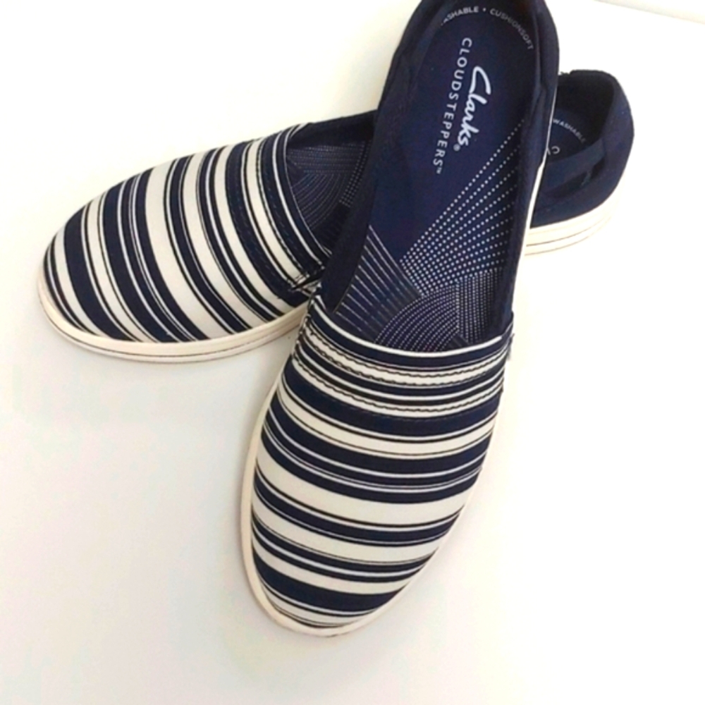 Clarks Cloudsteppers Navy/White Slip On Canvas Comfort Flats.  Washable. Size 8